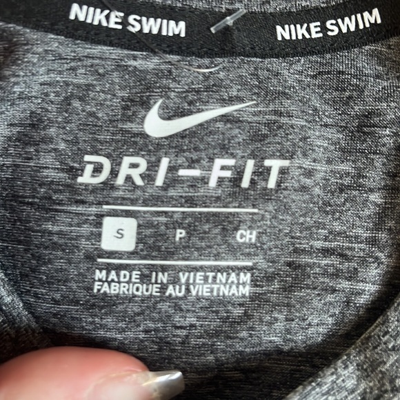 This is a small Nike Dri-fit active long sleeve shirt - Picture 2 of 4